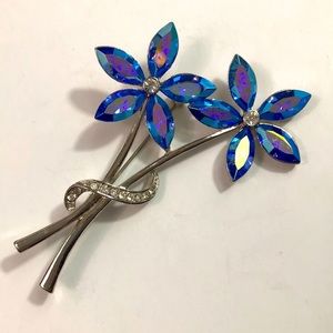 Gorgeous iridescent flower pin in purple/blue and silver, EUC